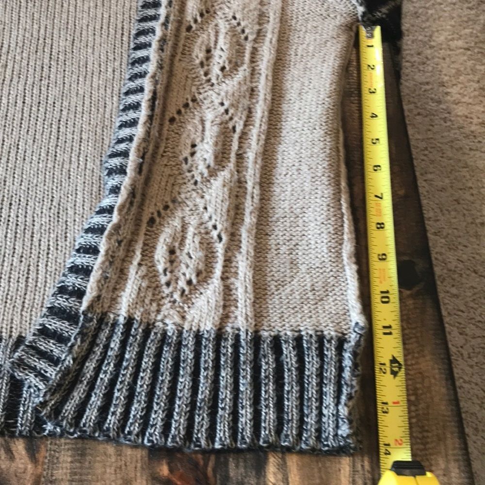 Buckle Beige and Black Knit Cardigan - Picture 6 of 9